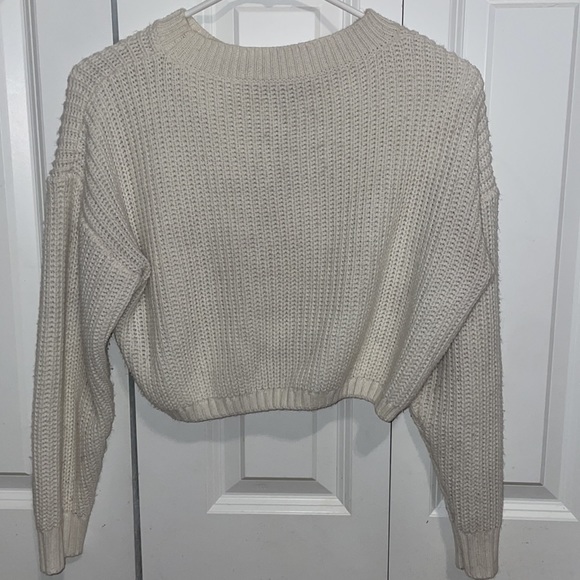 White Long sleeve Cropped Knitted Sweater - Picture 2 of 3